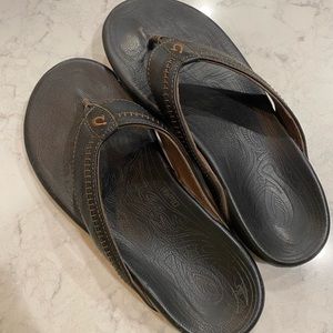OluKai Hiapo Sandals 10